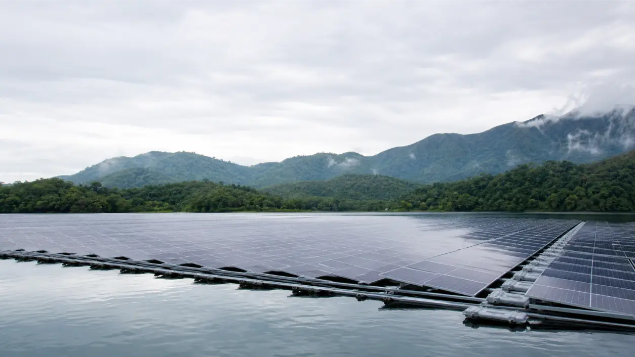 Anschlusslösungen für Photovoltaikanlagen mit wasserdichten Steckverbindern und Kabelkonfektionen